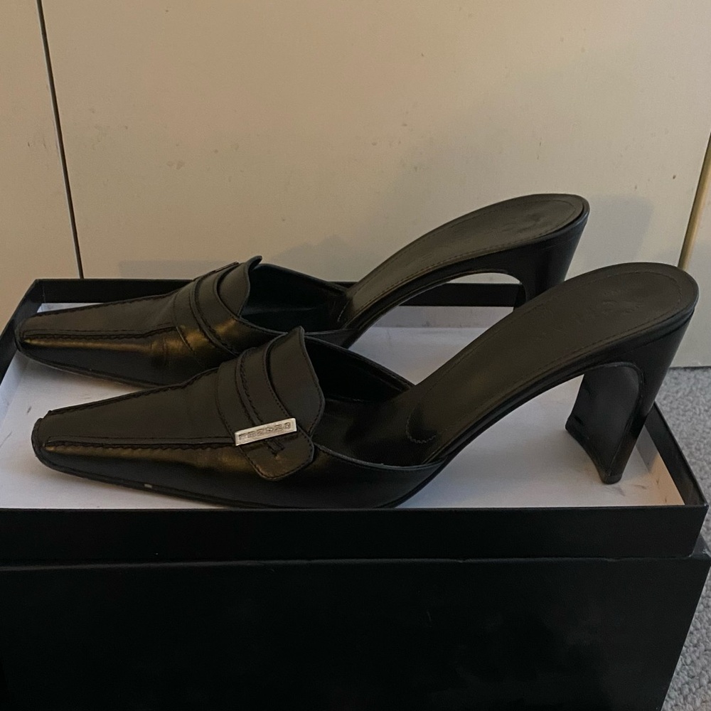 Chanel black leather mules. Size 9. Euro size 39. In excellent condition. - Picture 10 of 11